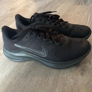 Brand new NIKE Downshifter 11